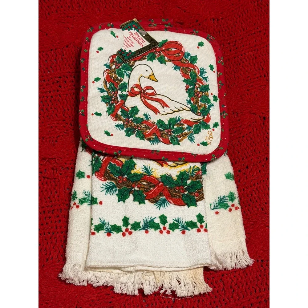 Vintage Holiday Traditions Christmas Goose 3 Pc Kitchen Towel Pot Holder Set